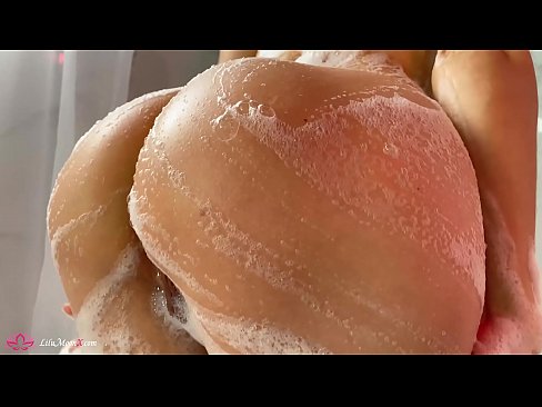 ❤️ La morena es masturba el cony amb un vibrador fins a un orgasme intens a la dutxa ️ Vídeo sexual al ca.zoomporno.ru ﹏