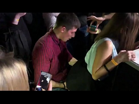 ❤️ Sexe real en una discoteca russa. Noia russa de 18 anys a l'anus i la vagina follada en una discoteca ️ Vídeo sexual al ca.zoomporno.ru ﹏